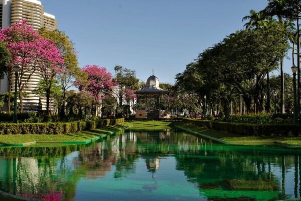 Guia Completo de Viagem Dicas Lugares Imperdíveis e Mais!