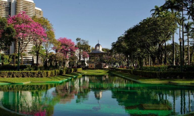 Guia Completo de Viagem Dicas Lugares Imperdíveis e Mais!