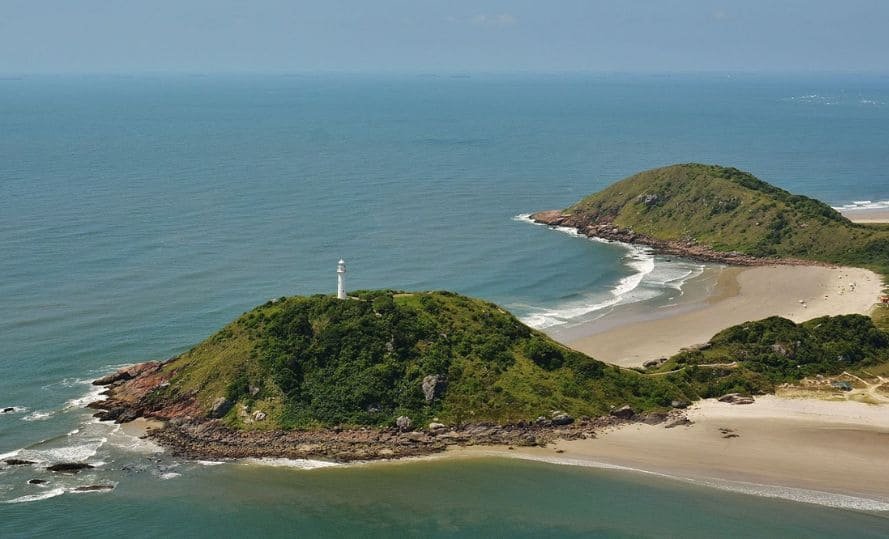 Aventura na Ilha do Mel: Trilhas, Praias e Mergulho