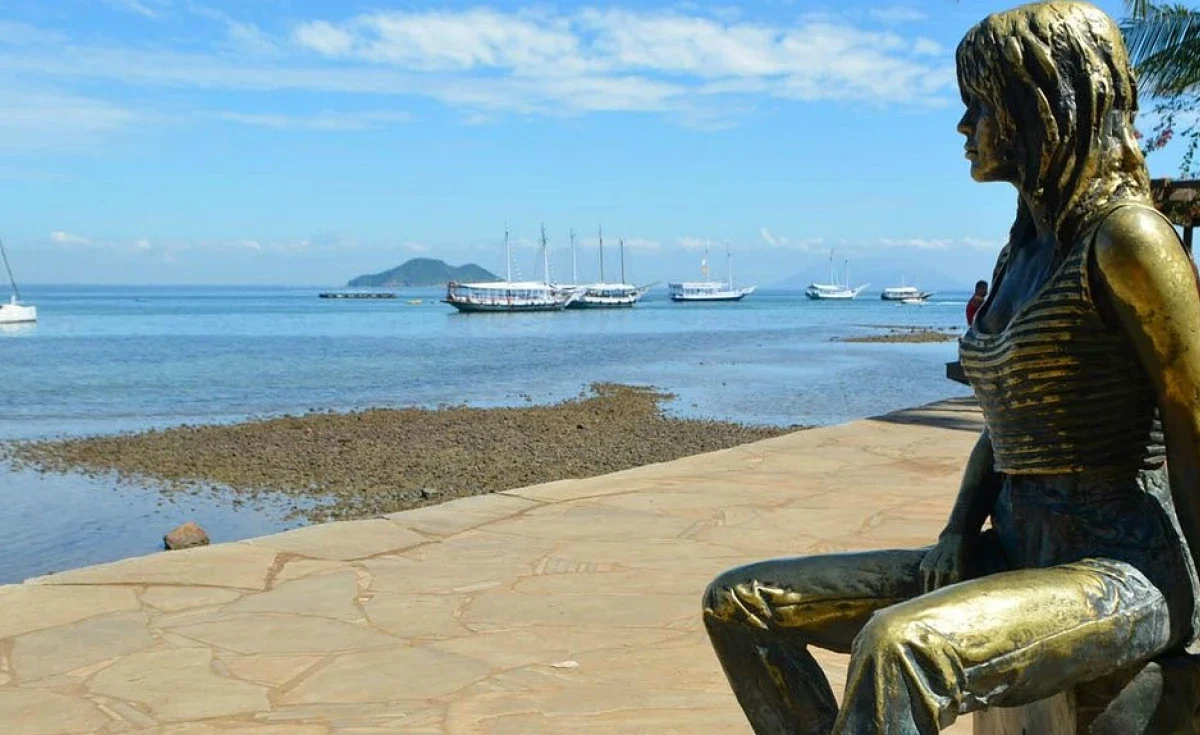 Descubra Búzios: Paraíso na Costa Brasileira