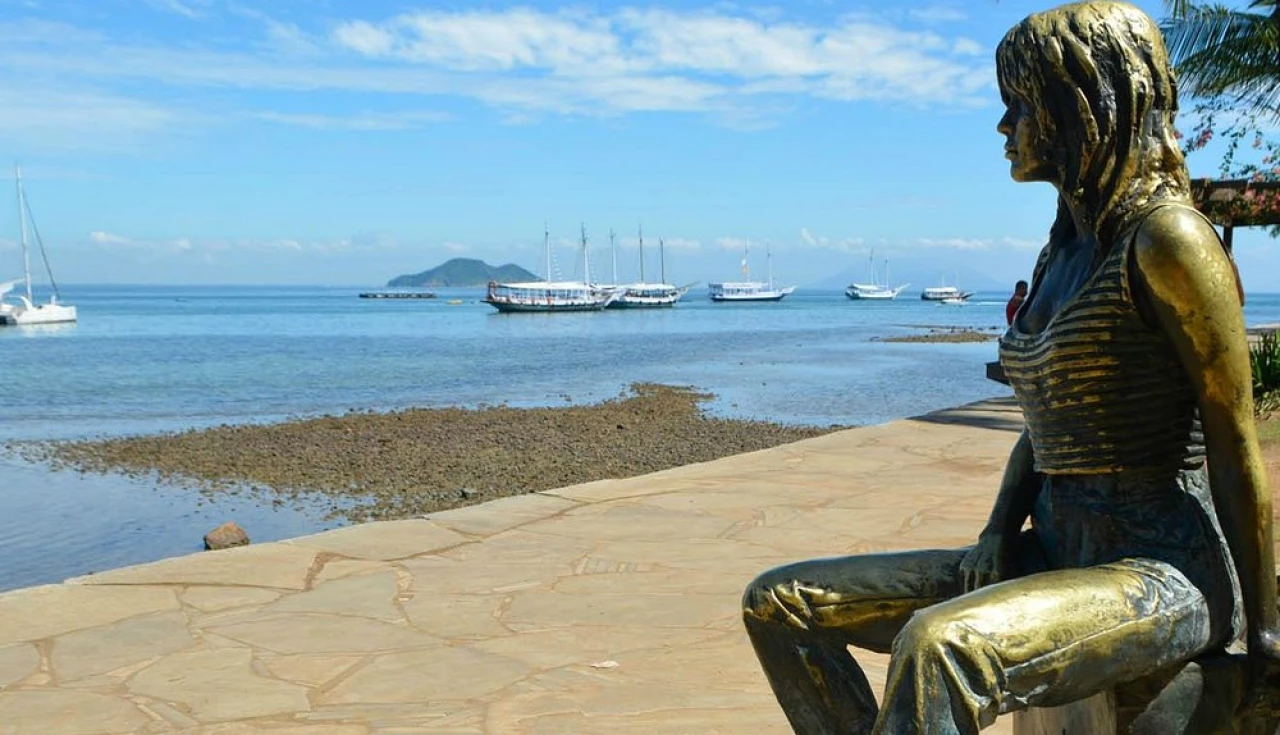 Descubra Búzios: Paraíso na Costa Brasileira