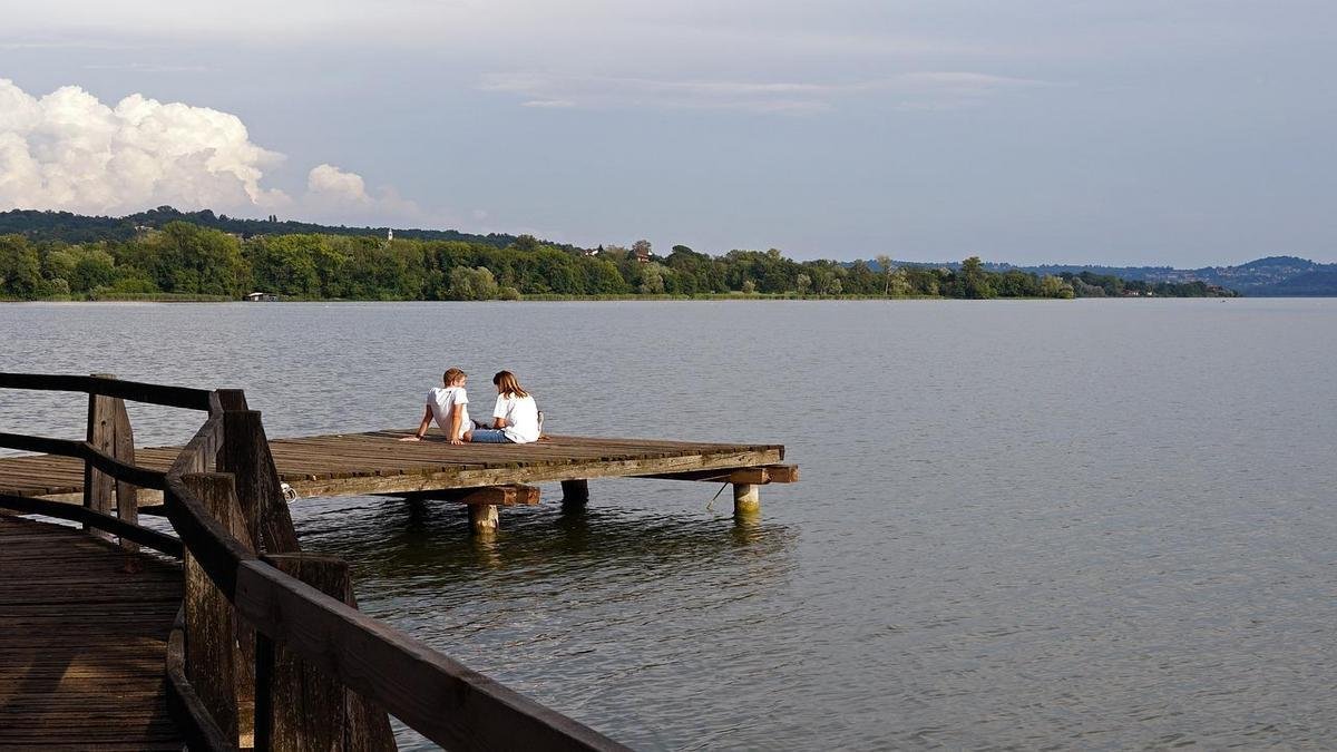 Escolha entre pacotes de fim de semana romântico no lago ou pacotes para lua de mel no lago
