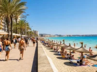El Arenal Mallorca Entre Praia Azul e Festa sem Gastar Tanto